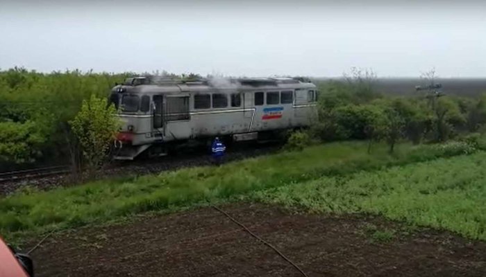 Locomotiva unui tren de marfă a luat foc în Gara Piatra Olt